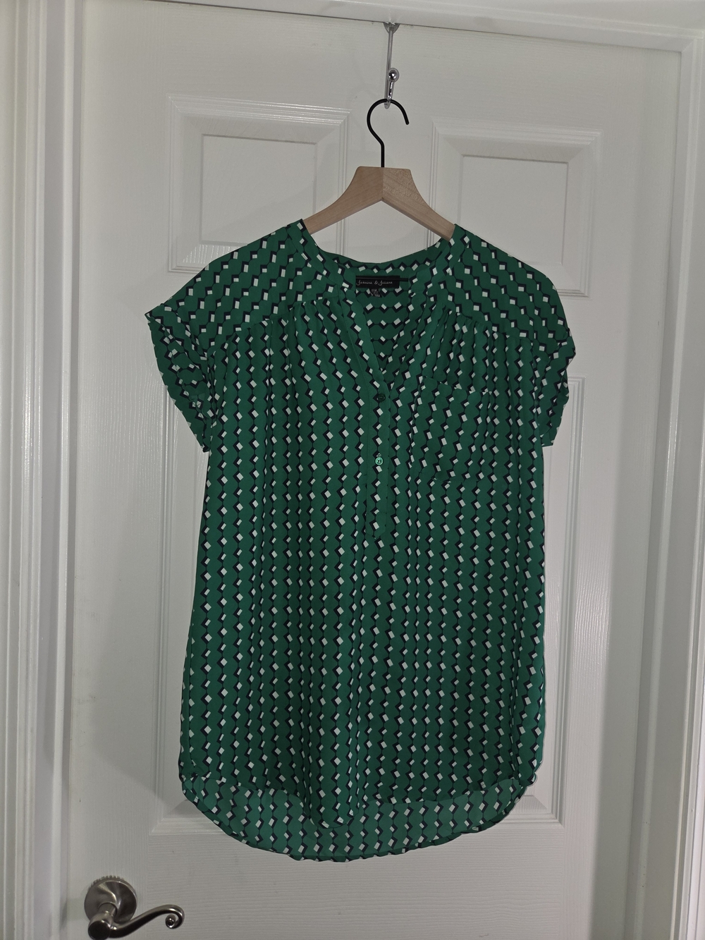Green Geometric Short-Sleeve Blouse by Jasmine & Juliana